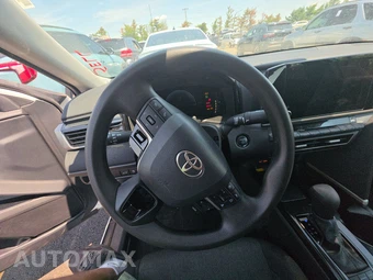 2025 Toyota Camry LE - miniatura 10