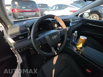 2025 Toyota Camry LE - miniatura 10