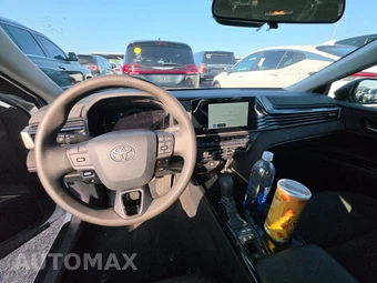 2025 Toyota Camry LE - miniatura 11