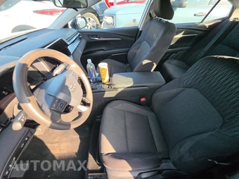 2025 Toyota Camry LE - miniatura 7