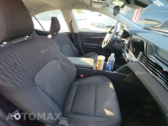 2025 Toyota Camry LE - miniatura 8