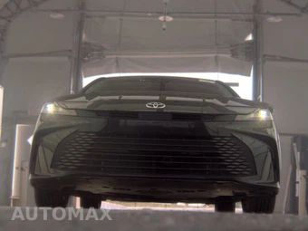 2025 Toyota Camry LE - miniatura 3