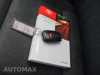 2025 Toyota Camry LE - miniatura 10