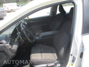 2025 Toyota Camry LE - miniatura 8