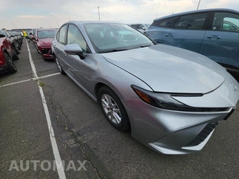 2025 Toyota Camry LE - miniatura 3