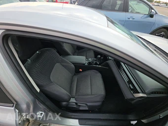 2025 Toyota Camry LE - miniatura 8