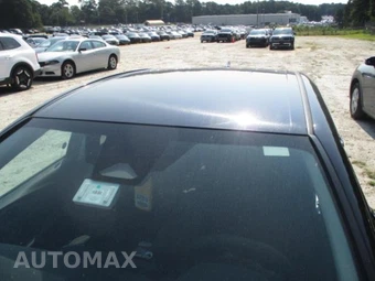 2025 Toyota Camry LE - miniatura 3