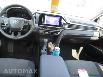 2025 Toyota Camry LE - miniatura 9