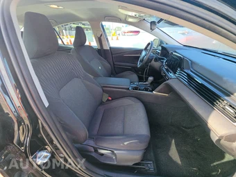 2025 Toyota Camry LE - miniatura 8
