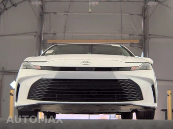 2025 Toyota Camry LE - miniatura 3