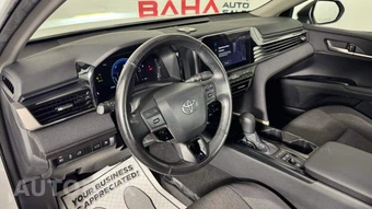 2025 Toyota Camry LE - miniatura 13