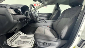 2025 Toyota Camry LE - miniatura 15