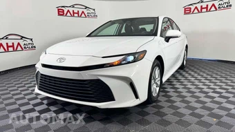 2025 Toyota Camry LE - miniatura 3
