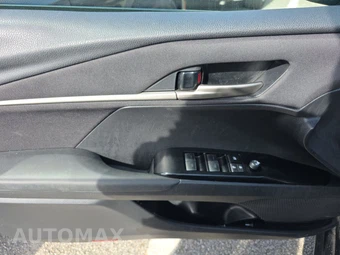 2025 Toyota Camry LE - miniatura 9