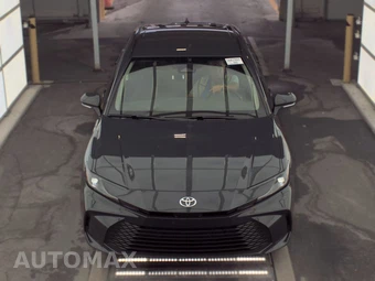 2025 Toyota Camry LE - miniatura 2