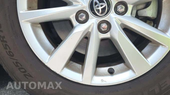 2025 Toyota Camry LE - miniatura 26