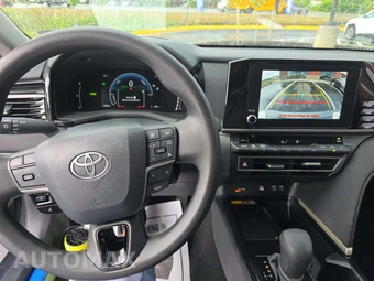 2025 Toyota Camry LE - miniatura 10
