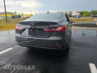 2025 Toyota Camry LE - miniatura 3