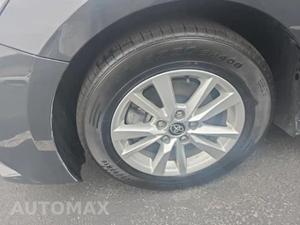 2025 Toyota Camry LE - miniatura 8