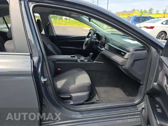 2025 Toyota Camry LE - miniatura 18