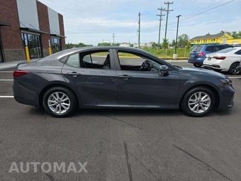 2025 Toyota Camry LE - miniatura 4