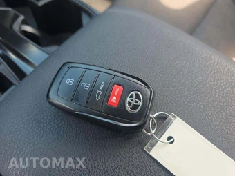 2025 Toyota Camry LE - miniatura 8