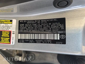 2025 Toyota Camry LE - miniatura 15