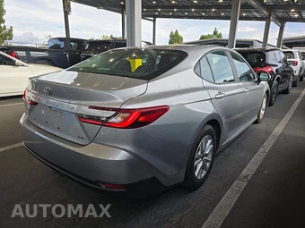 2025 Toyota Camry LE - miniatura 4