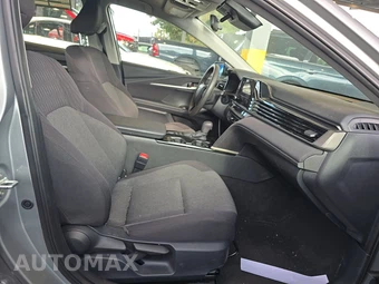 2025 Toyota Camry LE - miniatura 8
