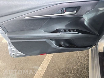 2025 Toyota Camry LE - miniatura 9