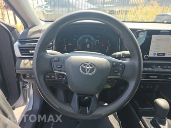2025 Toyota Camry LE - miniatura 10