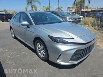 2025 Toyota Camry LE - miniatura 3