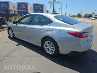 2025 Toyota Camry LE - miniatura 6