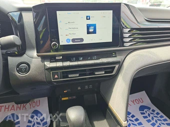 2025 Toyota Camry LE - miniatura 10