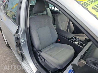 2025 Toyota Camry LE - miniatura 18