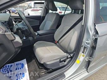 2025 Toyota Camry LE - miniatura 6