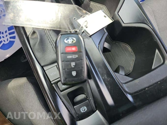 2025 Toyota Camry LE - miniatura 8