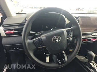 2025 Toyota Camry LE - miniatura 10