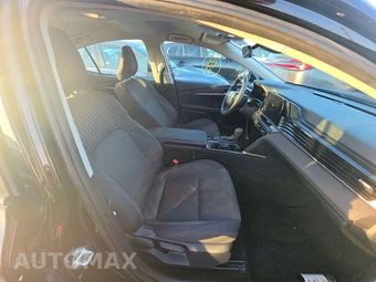 2025 Toyota Camry LE - miniatura 8