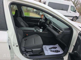 2025 Toyota Camry LE - miniatura 18