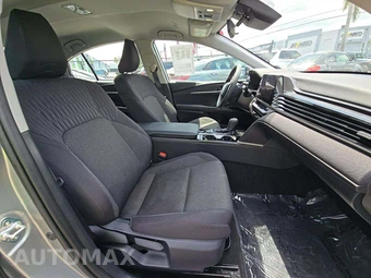 2025 Toyota Camry LE - miniatura 15