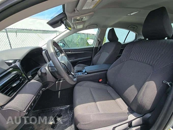 2025 Toyota Camry LE - miniatura 3