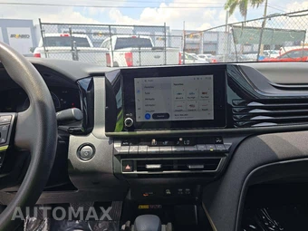 2025 Toyota Camry LE - miniatura 7