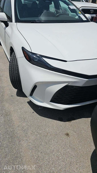 2025 Toyota Camry LE - miniatura 24