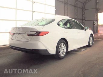 2025 Toyota Camry LE - miniatura 4