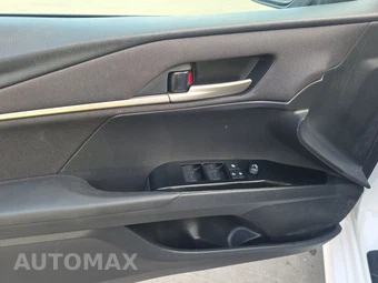 2025 Toyota Camry LE - miniatura 9