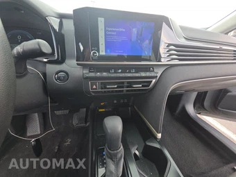 2025 Toyota Camry LE - miniatura 11