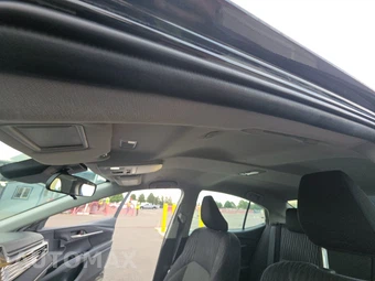 2025 Toyota Camry LE - miniatura 18
