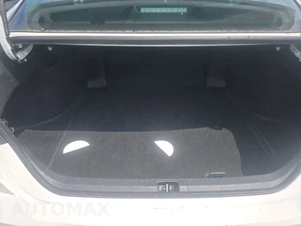 2025 Toyota Camry LE - miniatura 16