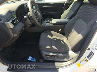 2025 Toyota Camry LE - miniatura 3